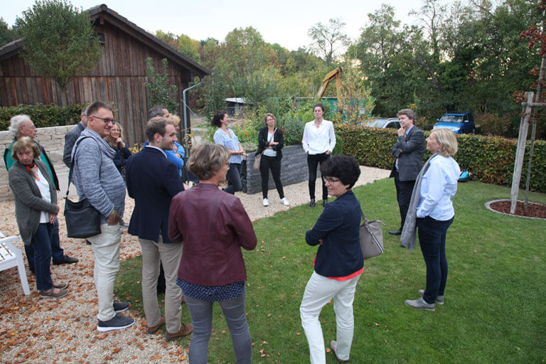 Rundgang im Lebensphasenhaus mit Diskussion.